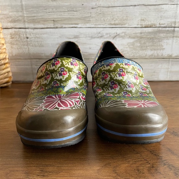 Floral Patterned Women's Shoes - Picture 3 of 8